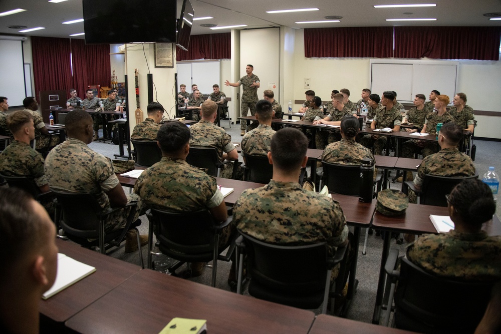 SMMC Ruiz visits 1st MAW and SNCOA in Okinawa