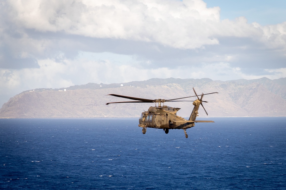 25th CAB Conducts Blackhawk Multi-ship Operations