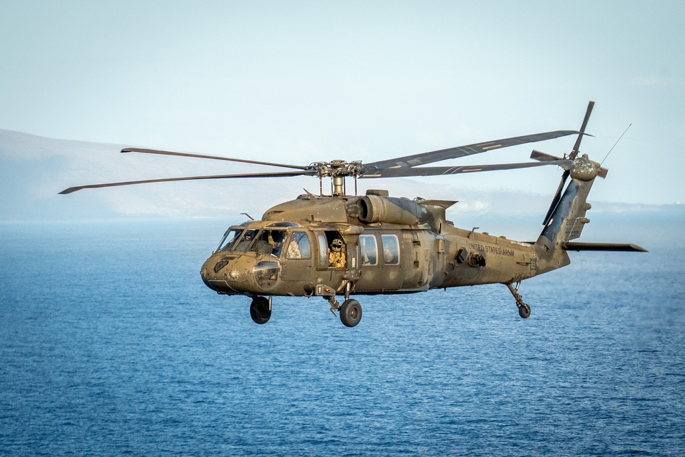 25th CAB Conducts Blackhawk Multi-ship Operations