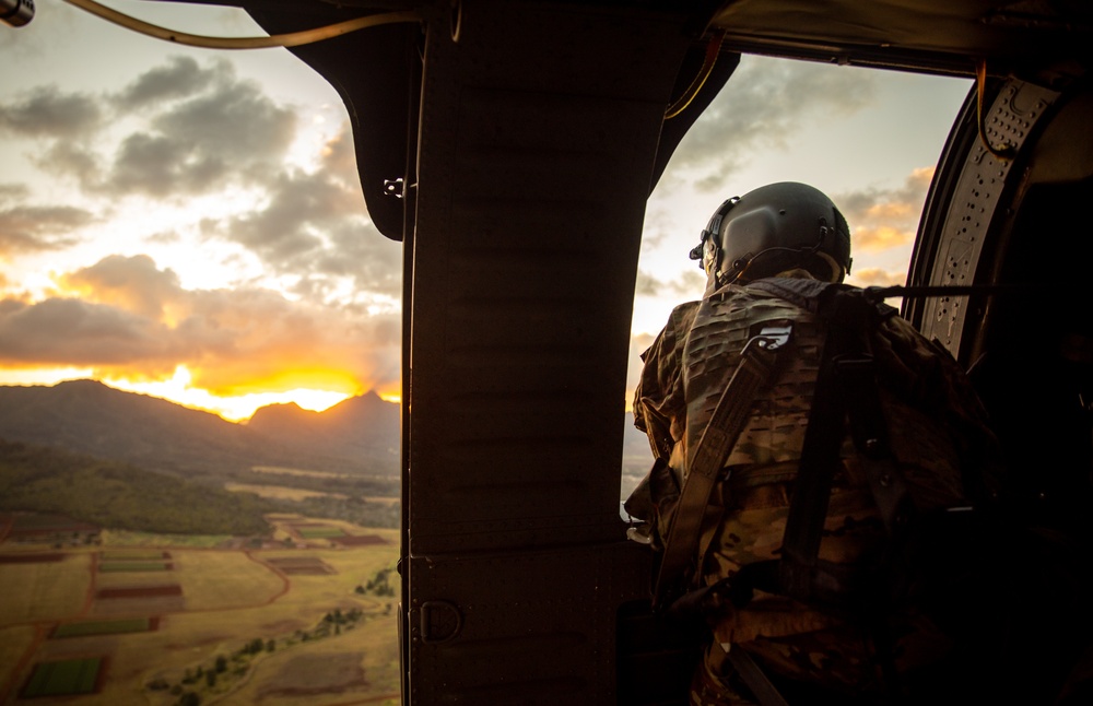 25th CAB Conducts Blackhawk Multi-ship Operations