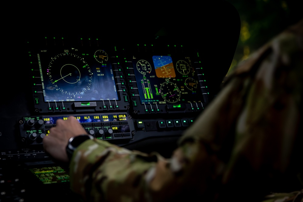 25th CAB UH-60 Blackhawk Pilots Train in Flight Simulator