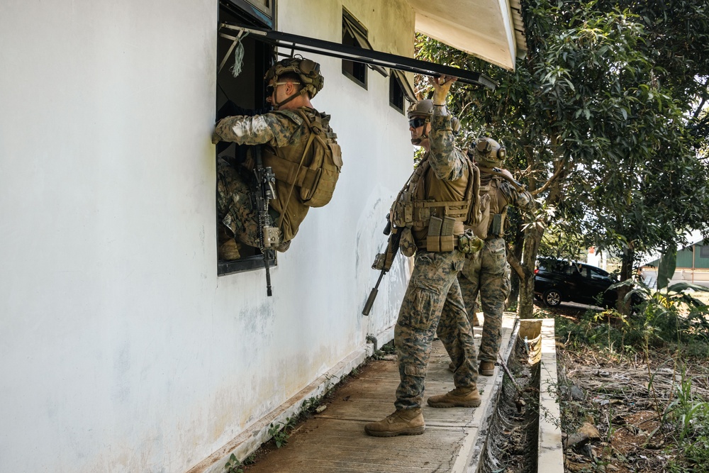 Super Garuda Shield 25: U.S., Dutch, Japanese forces conduct close quarter battle drills