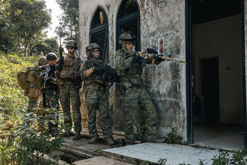 Super Garuda Shield 25: U.S., Dutch, Japanese forces conduct close quarter battle drills