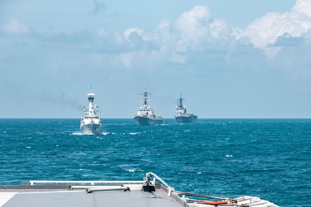 Super Garuda Shield 25: U.S. Navy and Indonesian Navy participate in a photo exercise