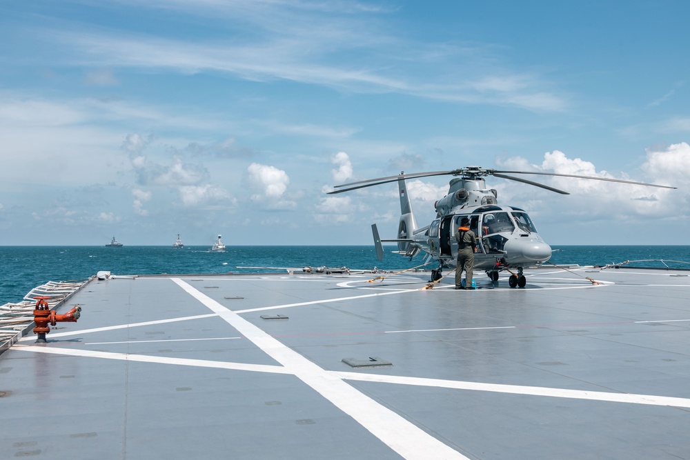 Super Garuda Shield 25: U.S. Navy and Indonesian Navy participate in a photo exercise