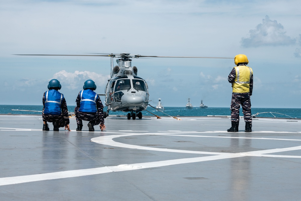 Super Garuda Shield 25: U.S. Navy and Indonesian Navy participate in a photo exercise