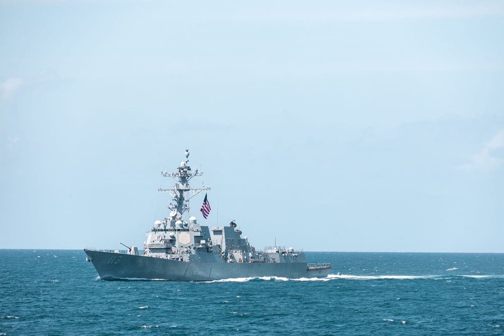 Super Garuda Shield 25: U.S. Navy and Indonesian Navy participate in a photo exercise