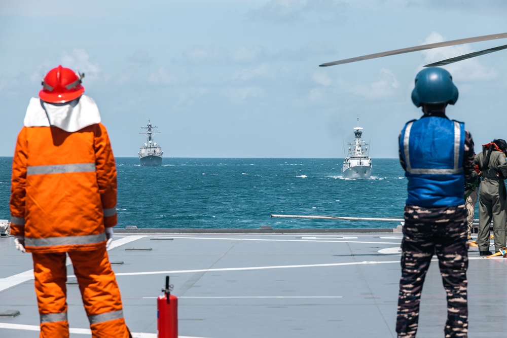 Super Garuda Shield 25: U.S. Navy and Indonesian Navy participate in a photo exercise