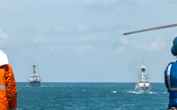 Super Garuda Shield 25: U.S. Navy and Indonesian Navy participate in a photo exercise