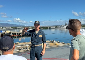 USS Michael Murphy (DDG 112) hosts Navy League visit