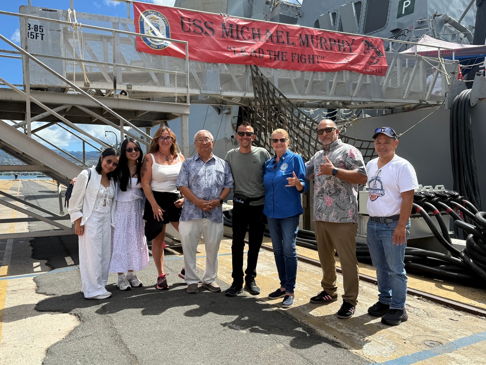 USS Michael Murphy (DDG 112) hosts Navy League