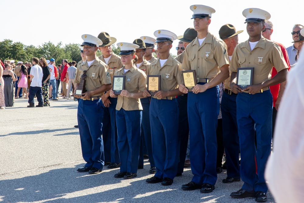 Delta Company Honor Graduate Platoon 1060