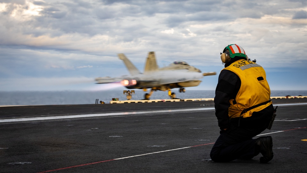 USS Gerald R. Ford (CVN 78) Sailor Observes F/A-18E Super Hornet Launch