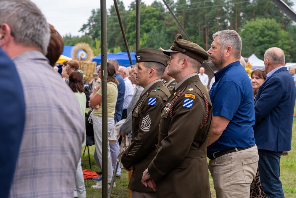 U.S. Army Soldiers attend Polish Harvest Festival Mass.