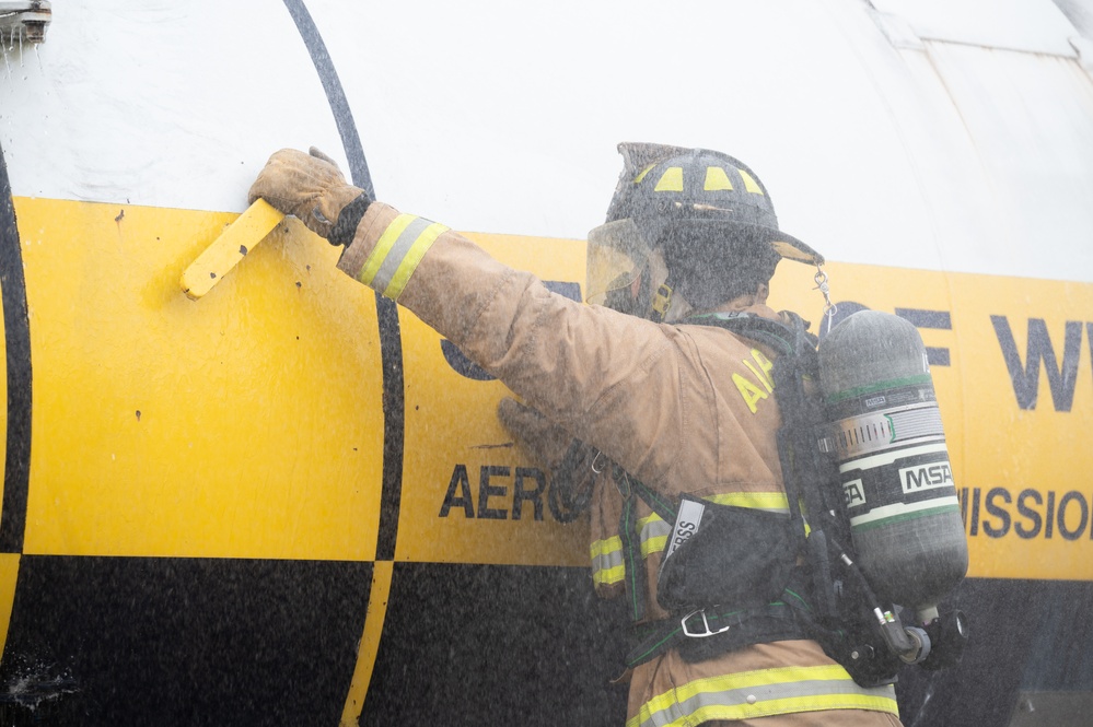 130th Firefighters perform fire training