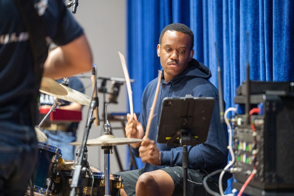 AFCENT Band visits the 386th AEW