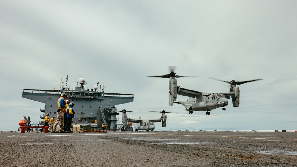 MRF-D 25.3: VMM-363’s MV-22B Ospreys arrive to USS Miguel Keith