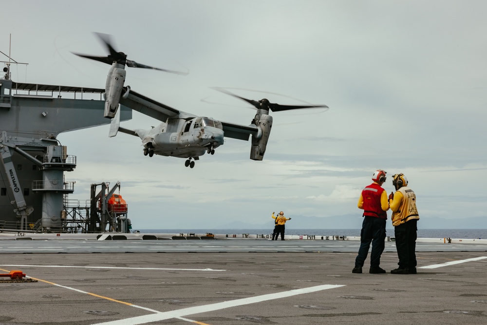MRF-D 25.3: VMM-363’s MV-22B Ospreys arrive to USS Miguel Keith