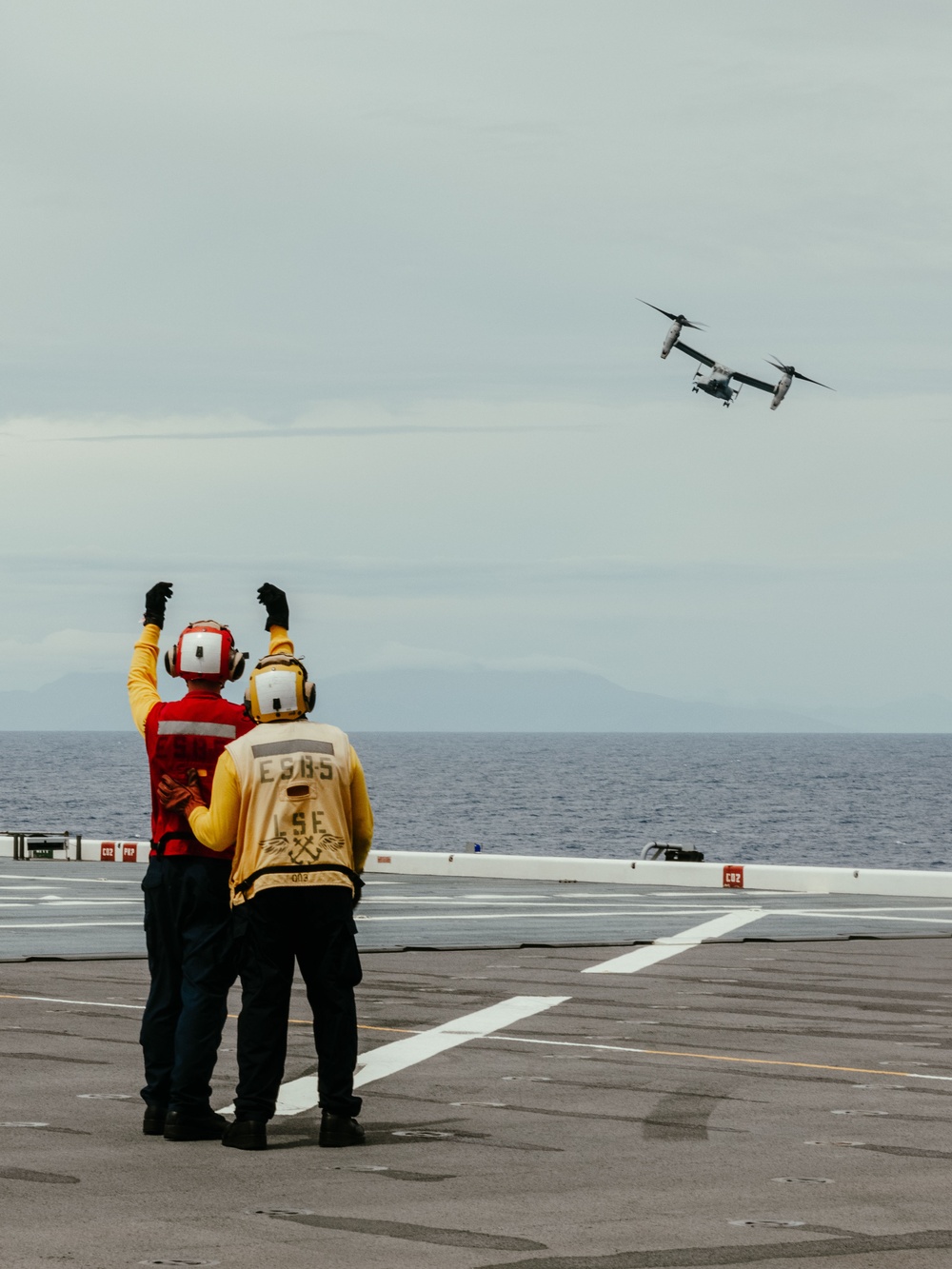 MRF-D 25.3: VMM-363’s MV-22B Ospreys arrive to USS Miguel Keith