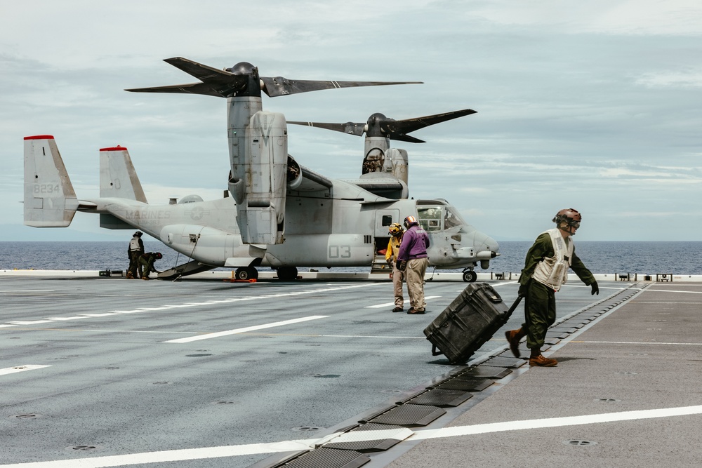 MRF-D 25.3: VMM-363’s MV-22B Ospreys arrive to USS Miguel Keith