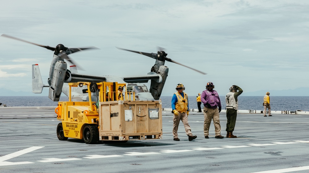 MRF-D 25.3: VMM-363’s MV-22B Ospreys arrive to USS Miguel Keith