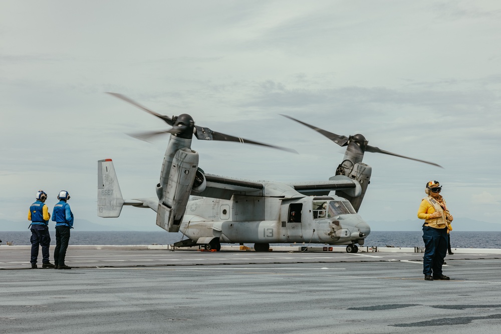 MRF-D 25.3: VMM-363’s MV-22B Ospreys arrive to USS Miguel Keith