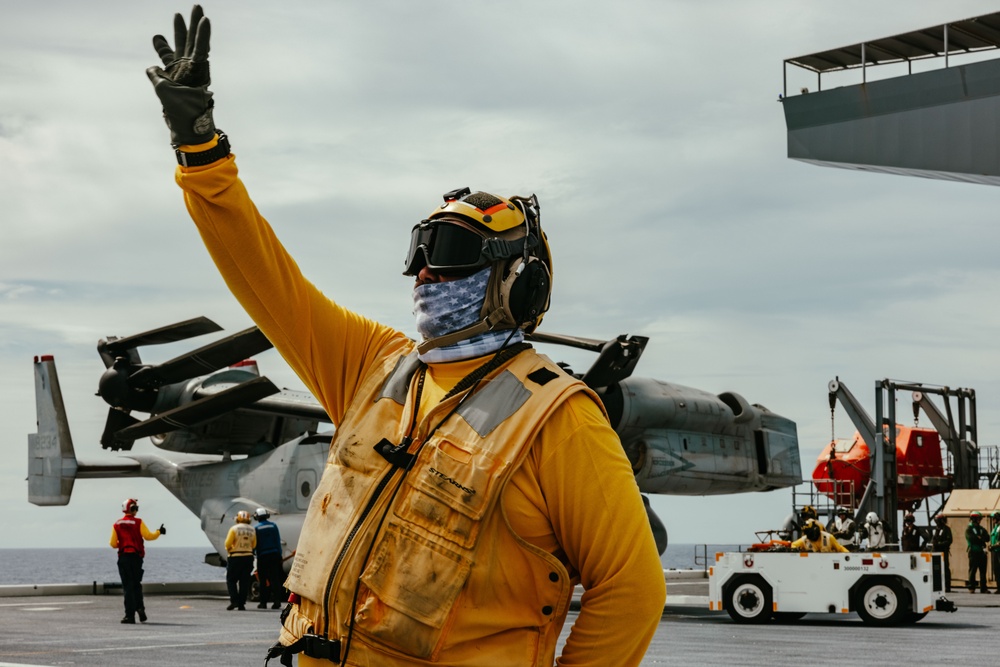MRF-D 25.3: VMM-363’s MV-22B Ospreys arrive to USS Miguel Keith