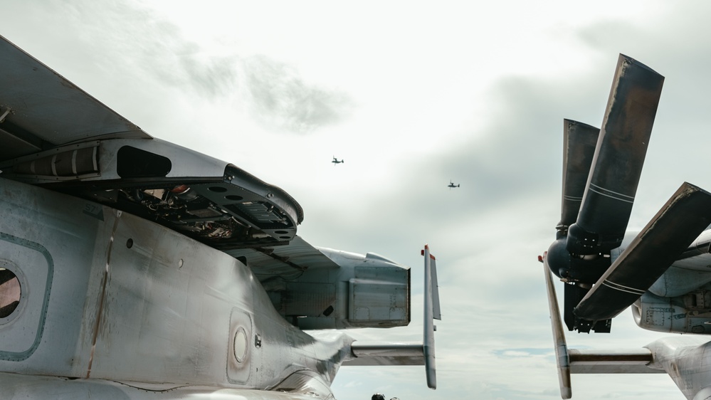 MRF-D 25.3: VMM-363’s MV-22B Ospreys arrive to USS Miguel Keith