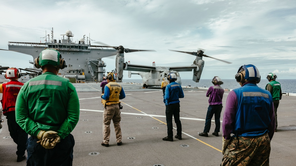 MRF-D 25.3: VMM-363’s MV-22B Ospreys arrive to USS Miguel Keith