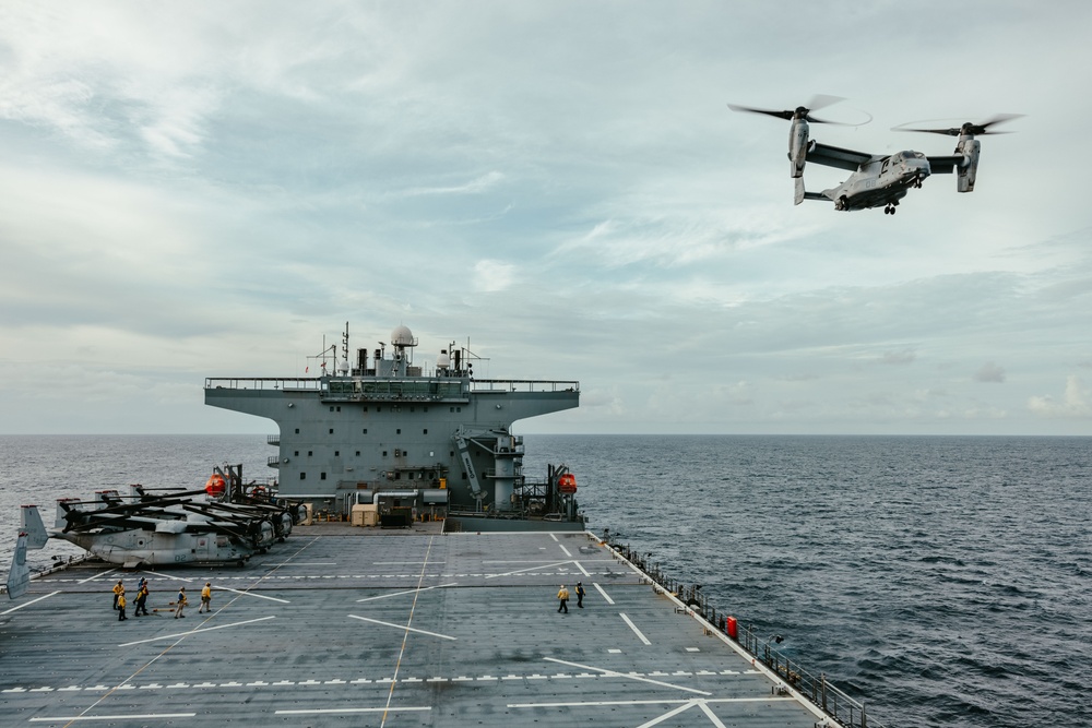 MRF-D 25.3: VMM-363’s MV-22B Ospreys arrive to USS Miguel Keith