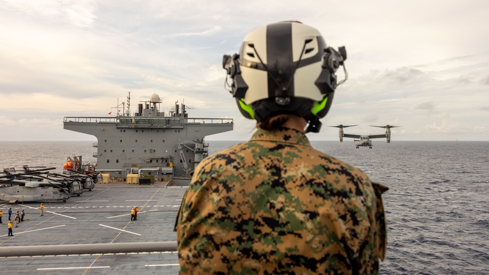 MRF-D 25.3: VMM-363’s MV-22B Ospreys arrive to USS Miguel Keith