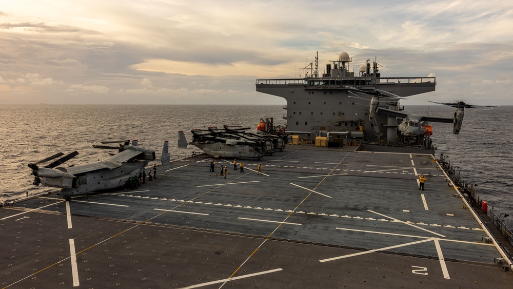 MRF-D 25.3: VMM-363’s MV-22B Ospreys arrive to USS Miguel Keith