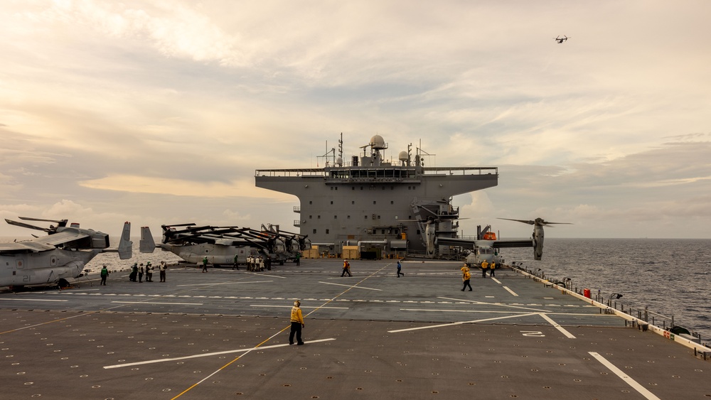 MRF-D 25.3: VMM-363’s MV-22B Ospreys arrive to USS Miguel Keith