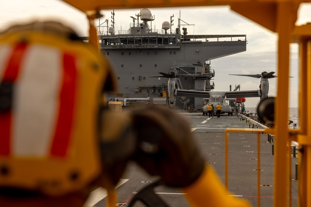 MRF-D 25.3: VMM-363’s MV-22B Ospreys arrive to USS Miguel Keith