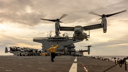 MRF-D 25.3: VMM-363’s MV-22B Ospreys arrive to USS Miguel Keith