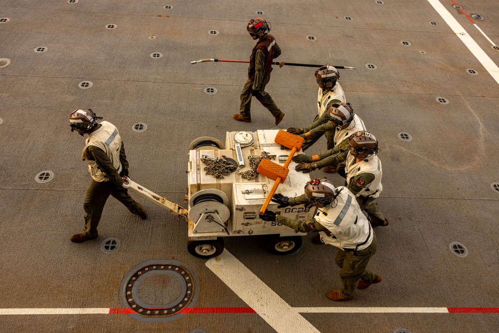 MRF-D 25.3: VMM-363’s MV-22B Ospreys arrive to USS Miguel Keith
