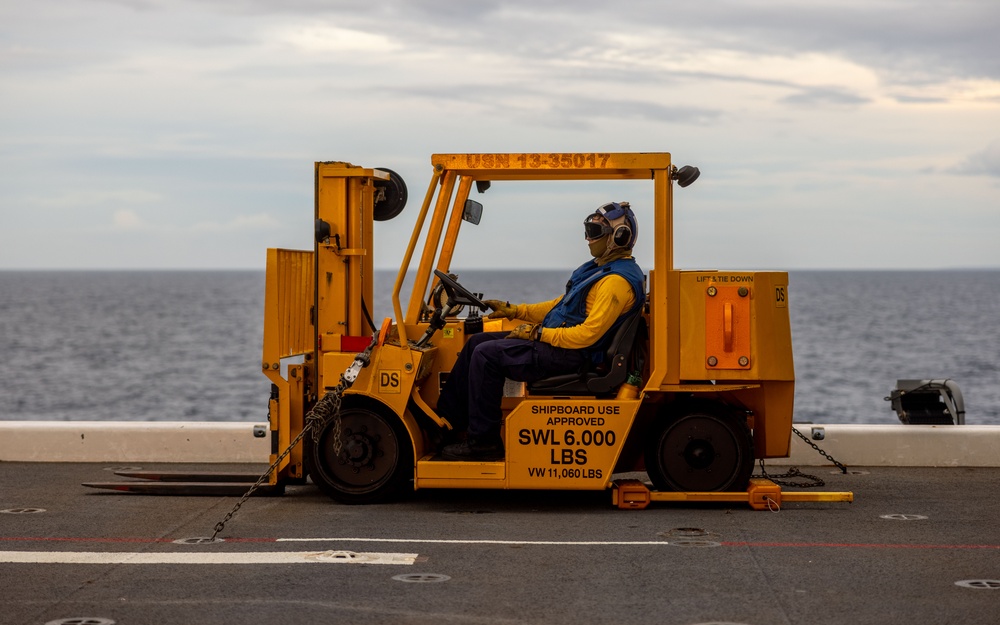 MRF-D 25.3: VMM-363’s MV-22B Ospreys arrive to USS Miguel Keith