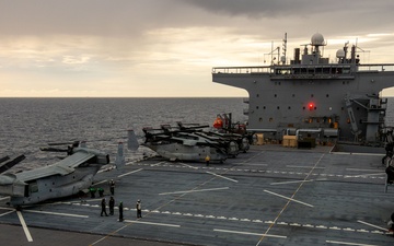 MRF-D 25.3: VMM-363’s MV-22B Ospreys arrive to USS Miguel Keith