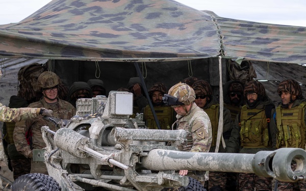 U.S., Indian Armies exchange artillery best practices during Yudh Abhyas 2025 in Alaska