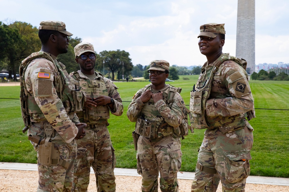 U.S. Soldiers with the 112th Military Police Battalion, Mississippi National Guard, Patrol the National Mall