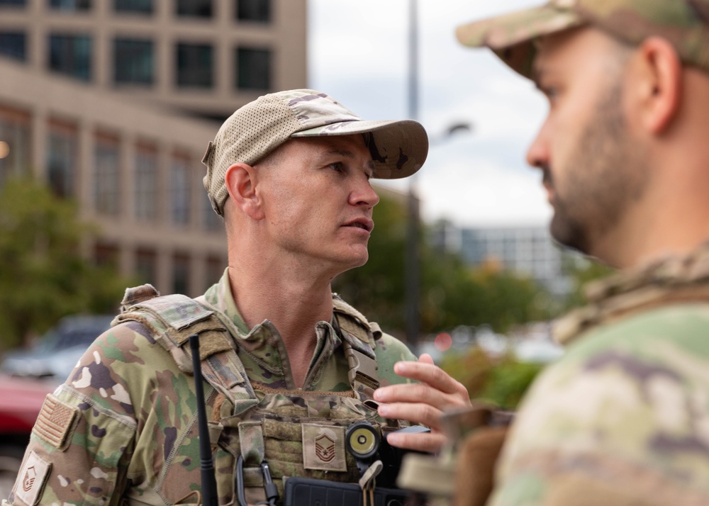 Tennessee National Guard assist D.C. Metro Police