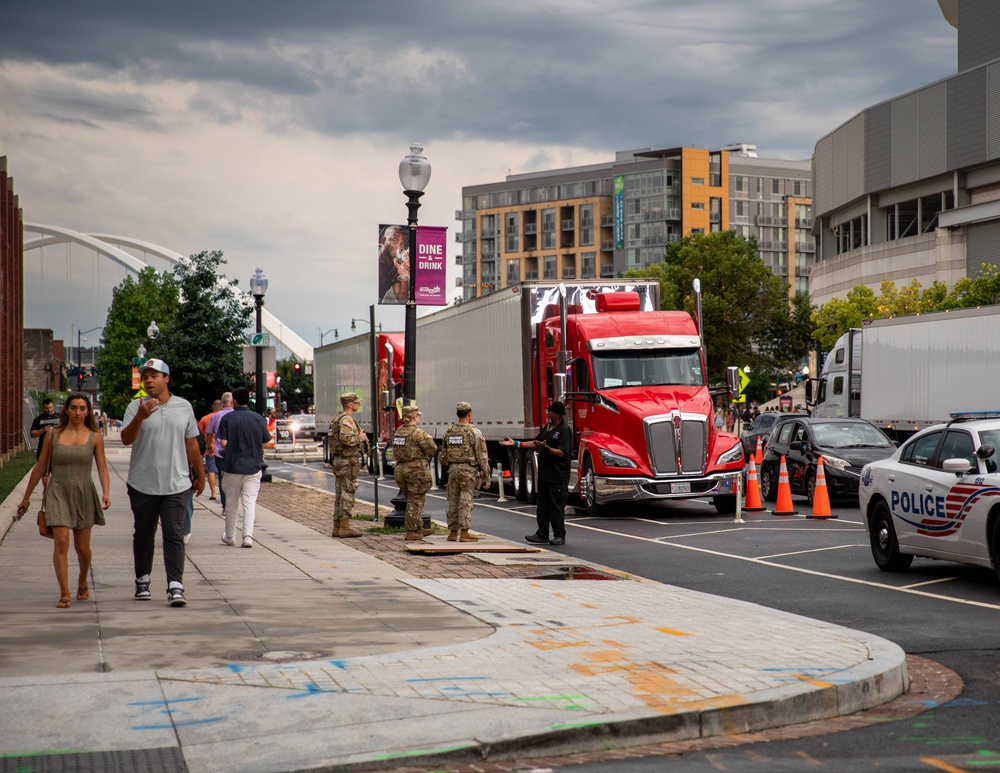 Tennessee National Guard assist D.C. Metro Police