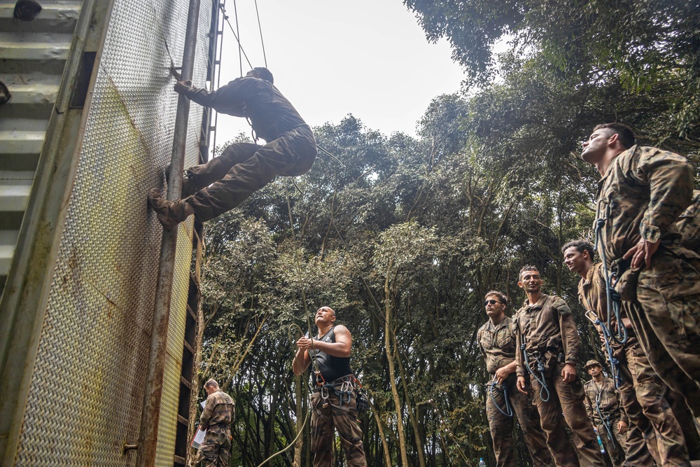 Exercise DELAYEN: 3rd ANGLICO Rappel Course in Tahiti
