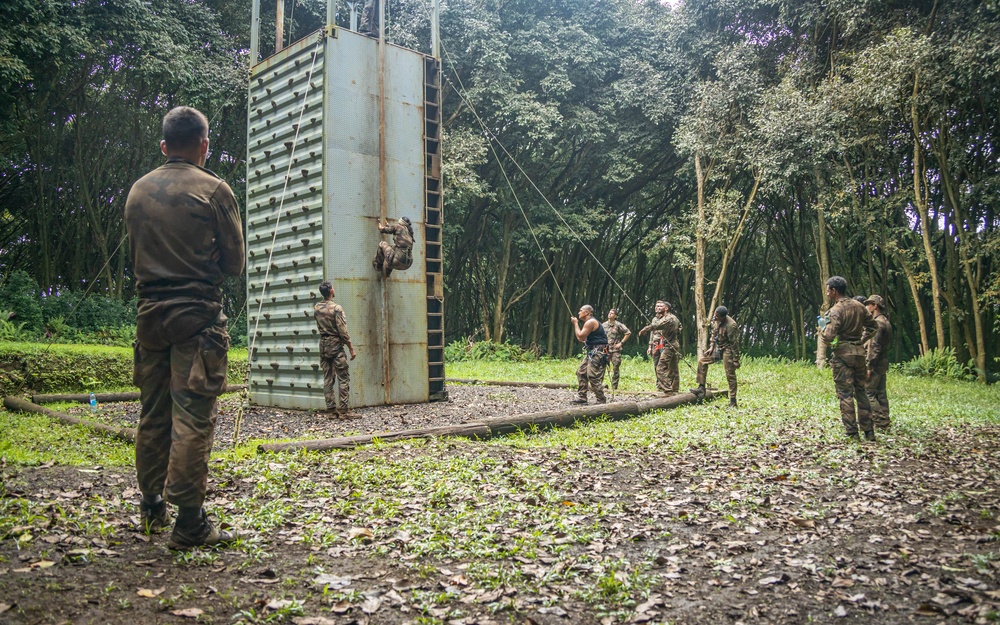 Exercise DELAYEN: 3rd ANGLICO Rappel Course in Tahiti