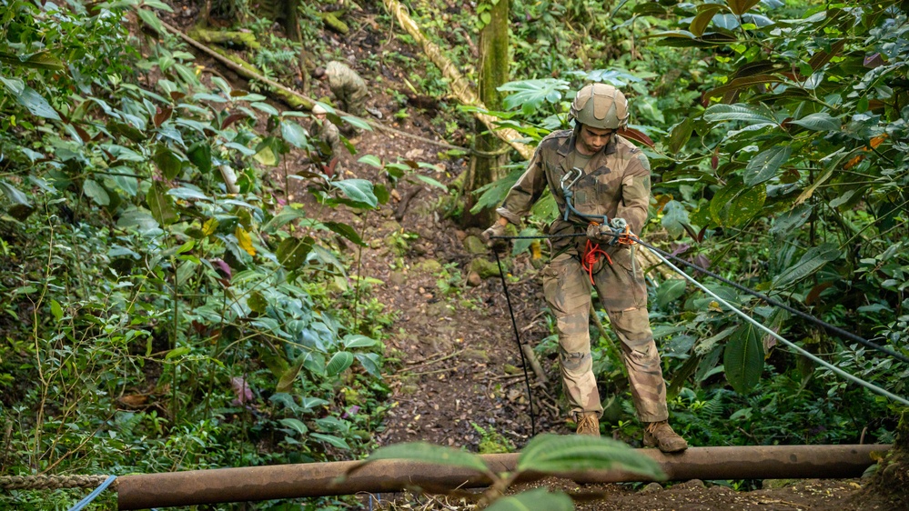 Exercise DELAYEN: 3rd ANGLICO Rappel Course in Tahiti