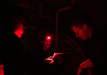 USS Mitscher (DDG 57) Sailors conduct tactical combat casualty care exercise