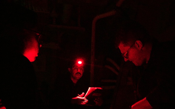 USS Mitscher (DDG 57) Sailors conduct tactical combat casualty care exercise