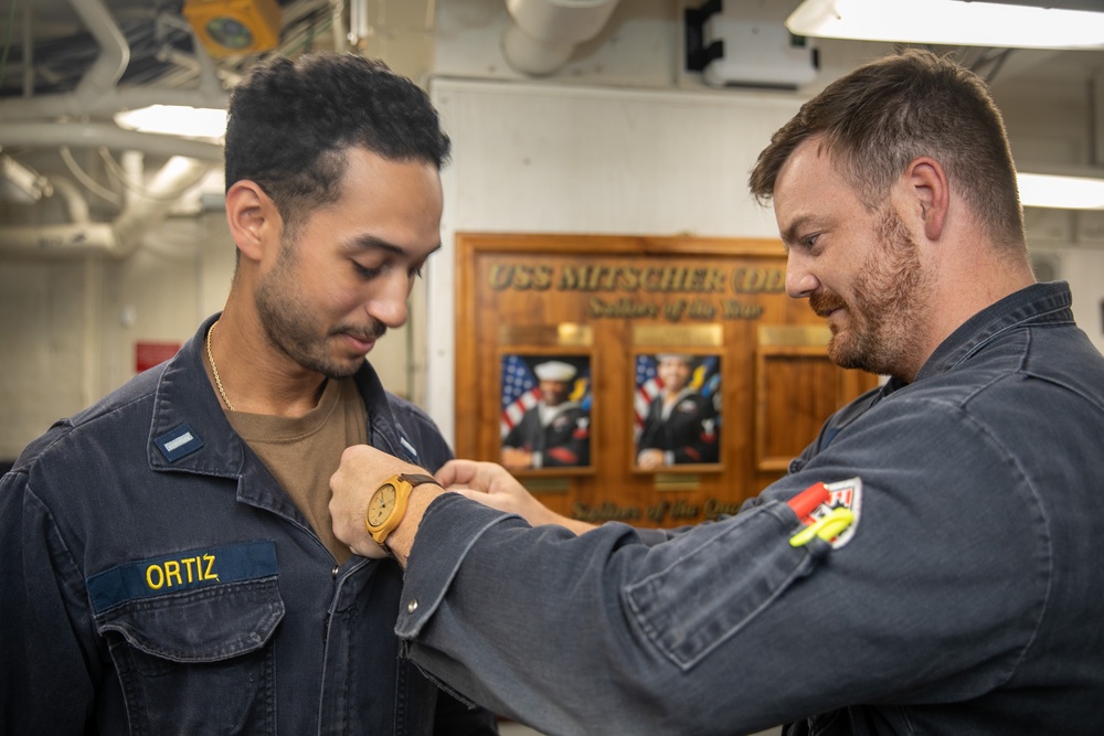 USS Mitscher (DDG 57) junior officer receives SWO pin