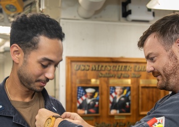 USS Mitscher (DDG 57) junior officer receives SWO pin