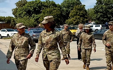 DHN, West leaders visit Fort Leavenworth